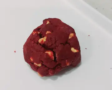 Red velvet chocochip cookies